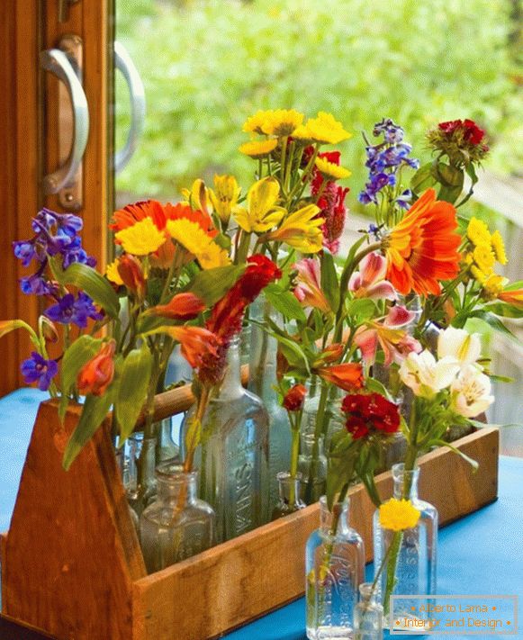 Квіти в скляному посуді