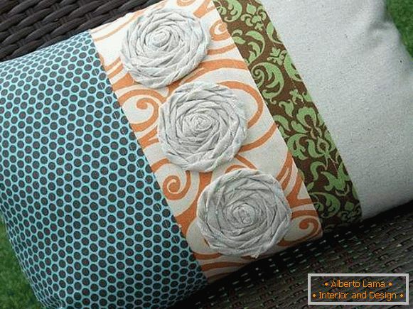 Як зшити подушки на диван із залишків тканини