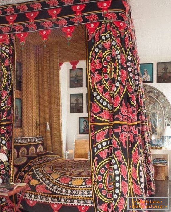 Індійські візерунки в дизайні спальні