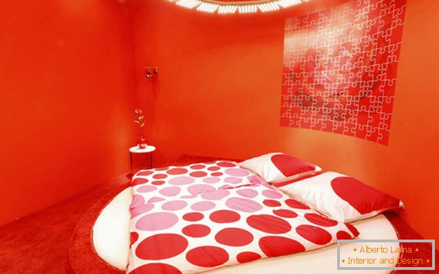 Незрівнянний дизайн спальні в яскраво-червоній гамі