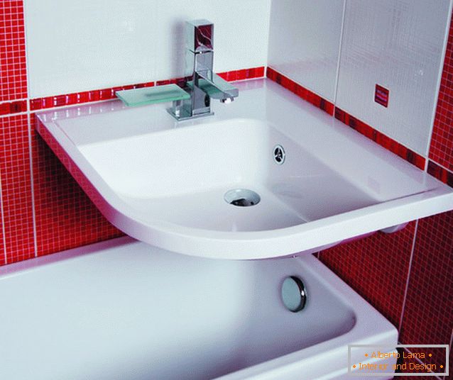 Червоний колір в оформленні ванни