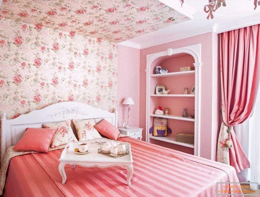 Спальня в розовом цвете