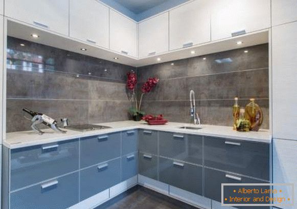 Сіро біла кутова кухня - фото в дизайні квартири