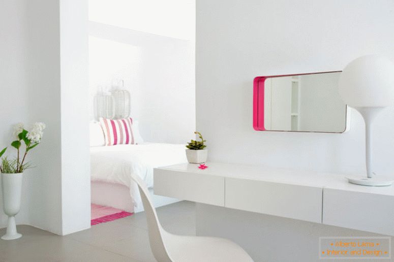 романтична-спальня-дизайн-для-пар-чудова біла спальня-меблі-також-еймс-стиль-dsw-стілець-поп-арт-інтер'єр-декор-дизайн-ідеї-з-смугасто-барвиста-подушка- і-марнославство-лампа денного світла