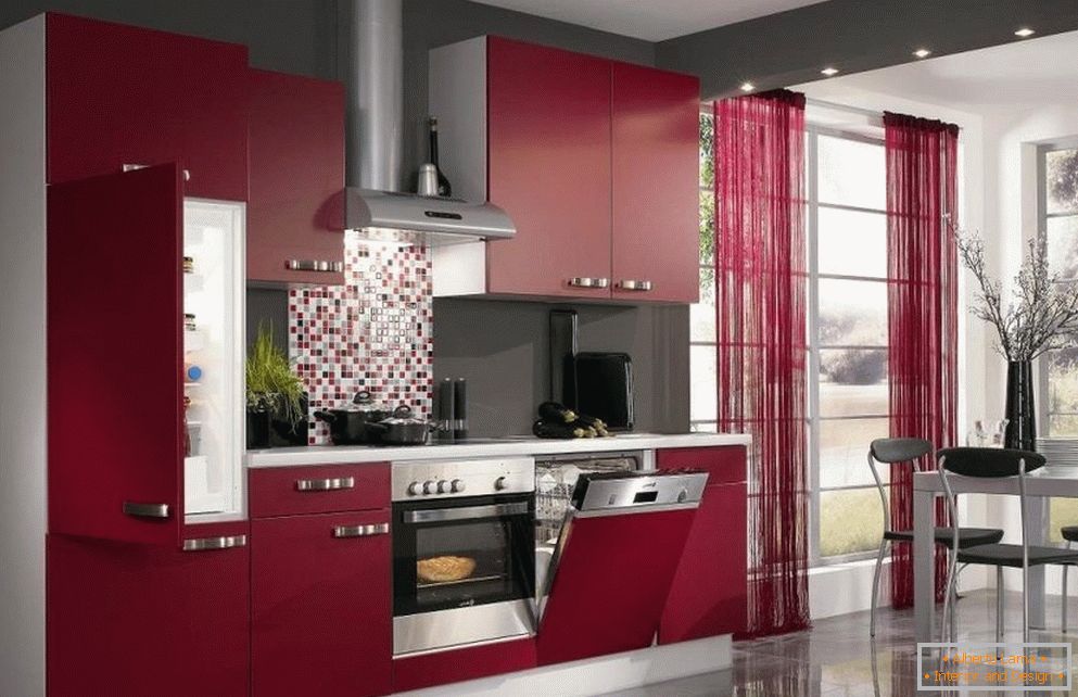 Кухонний гарнітур з бордовими фасадами