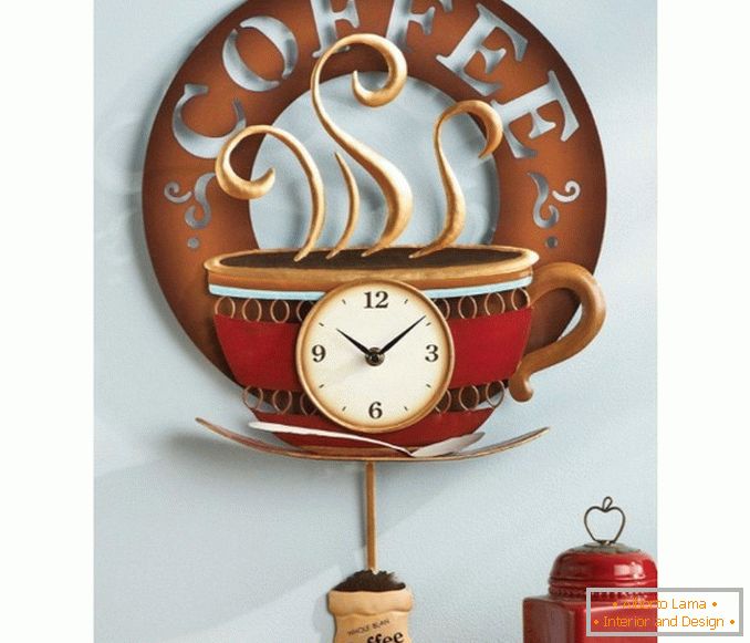 Настінний годинник в інтер'єрі кухні - кофе