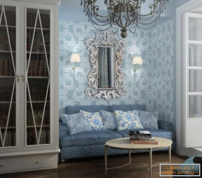 Гостьова кімната в блакитних тонах. Оздоблення стін підібрана відповідно до вимог стилю бароко.