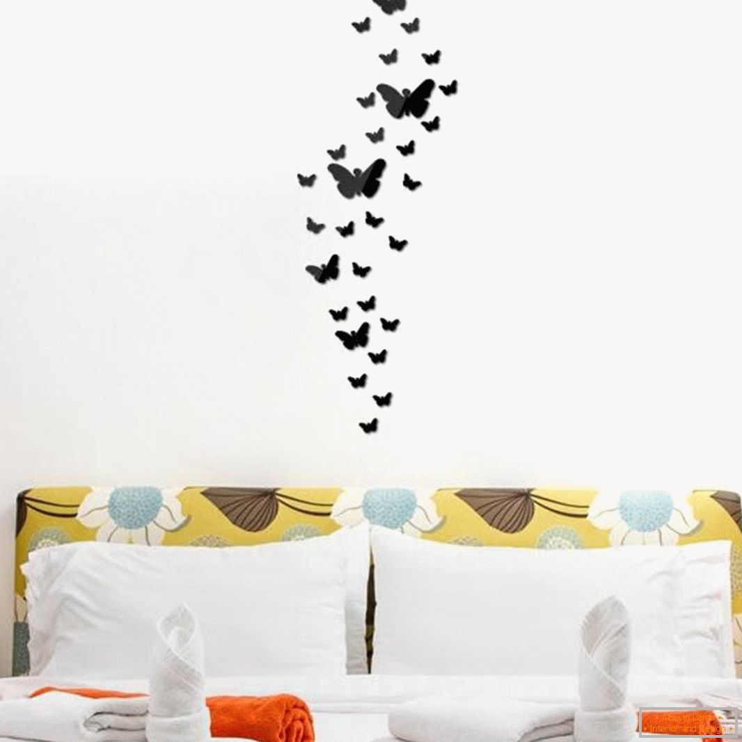 Метелики з вінілової плівки над ліжком