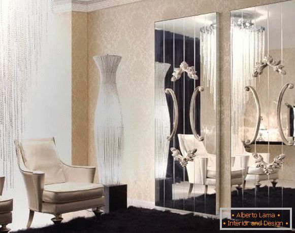 Красиві дзеркала в дизайні вітальні приватного будинку