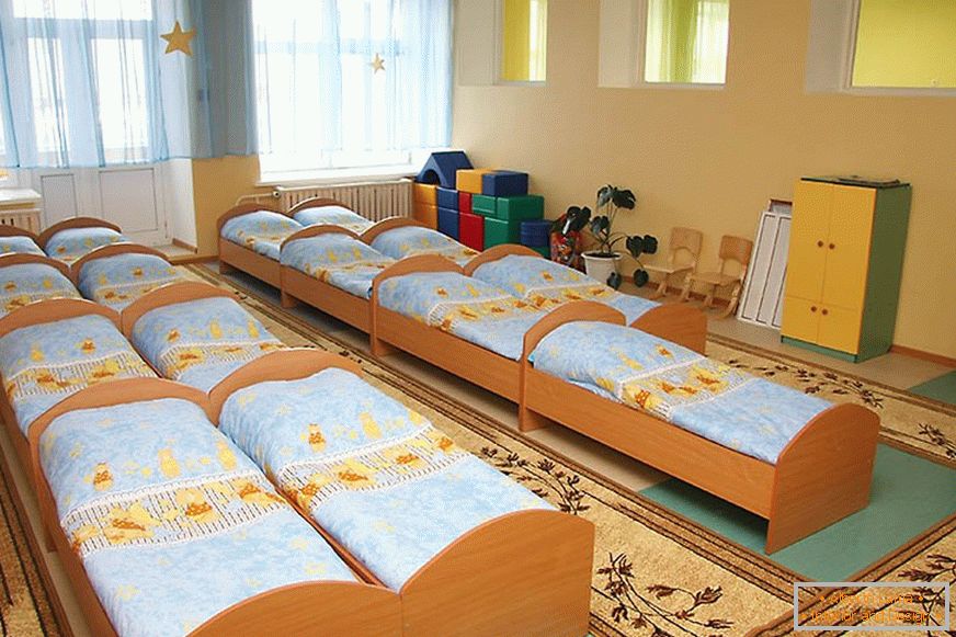 Спальня в дитячому садку