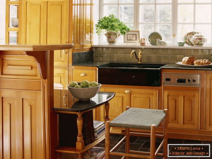 Для квадратних кухонь найкраще вибрати кухонний гарнітур з дерева L-подібної форми.