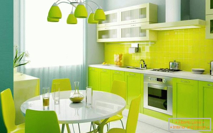Свіжий, насичений відтінок зеленого кольору - відмінний вибір для оформлення невеликої кухні.