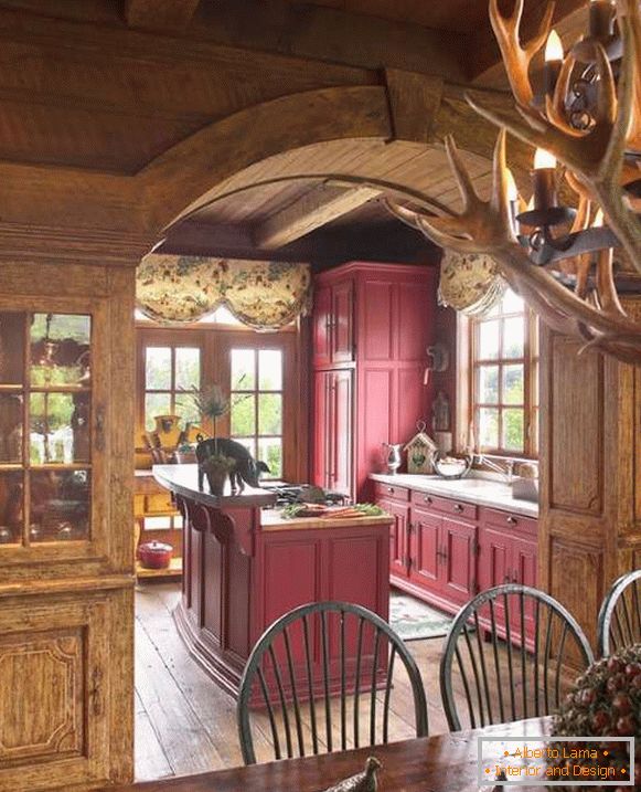 Дизайн інтер'єру дерев'яного будинку - фото кухні в стилі шале