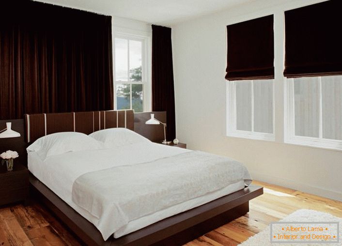 Спальня венге не любить надмірностей, тому декоративних елементів повинно бути мінімум. 