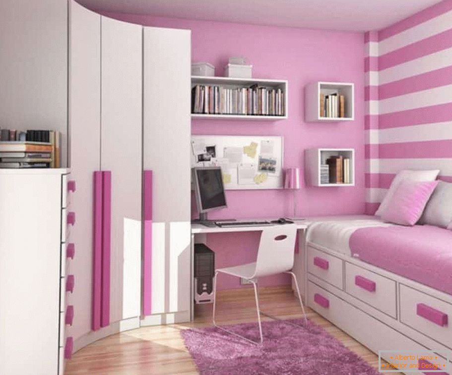 Рожево-біла кімната для дівчинки
