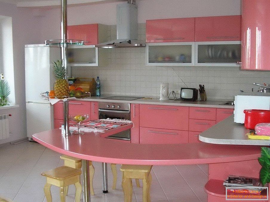Біло-рожева кухня
