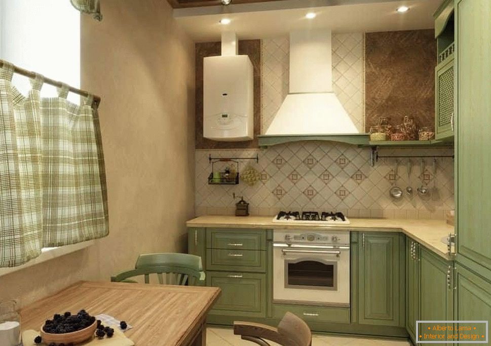 Кутова кухня в сільському стилі з фартухом з кахельної плитки і фарбованими стінами