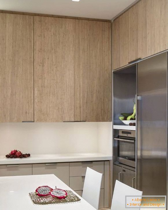 Красивий інтер'єр маленької кухні - фото з холодильником