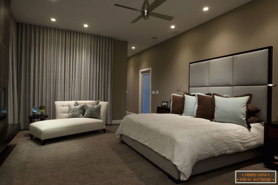 Дизайн спальні з точковими світильниками