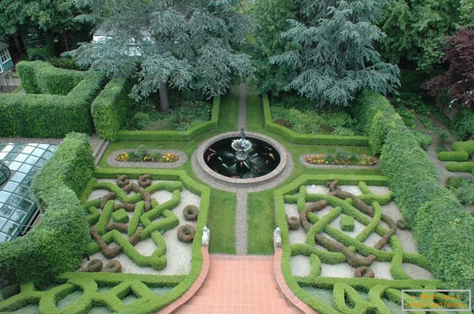 Сад з фонтаном