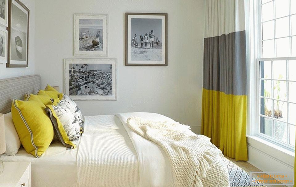 Штори по інтер'єр спальні в білому сірому і гірчичному поєднанні кольорів