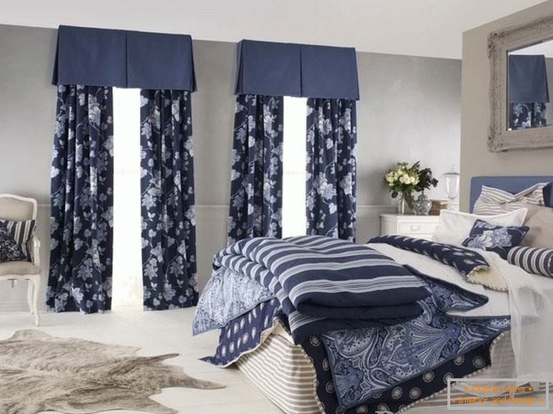 Поєднання кольору штор та текстилю в спальні