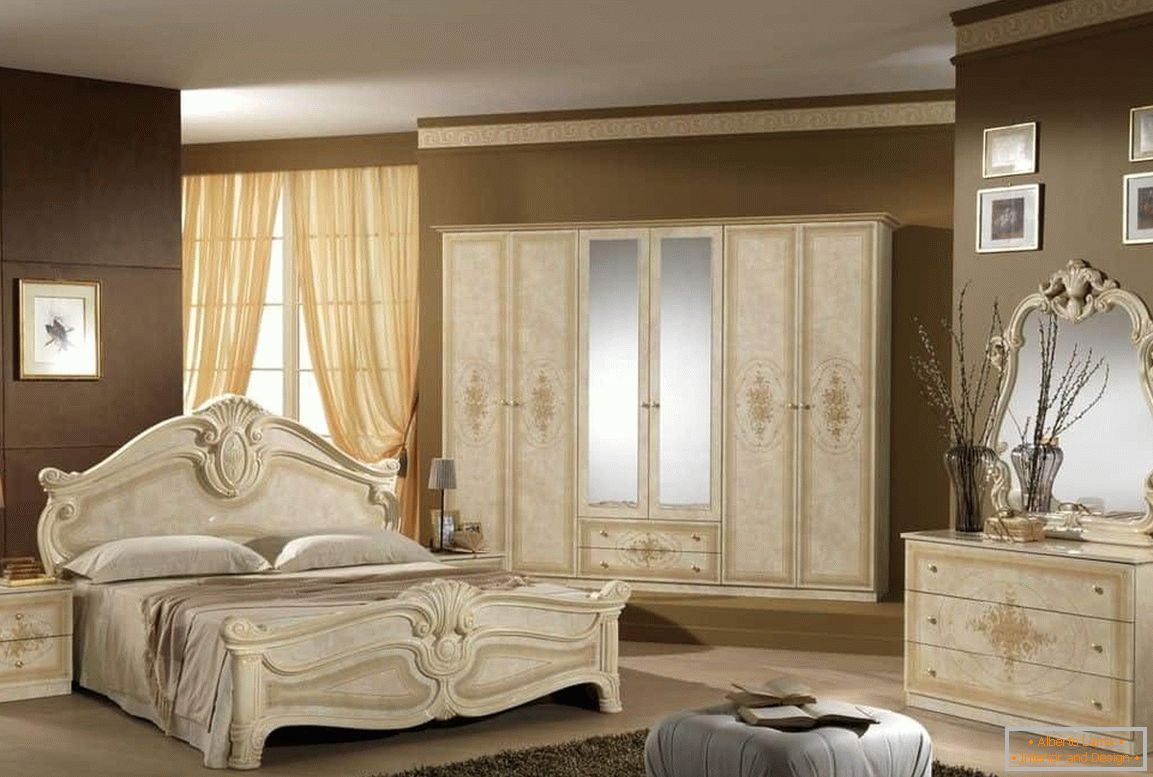 Дизайн спальні в класичному стилі - бежева меблі і коричневі стіни