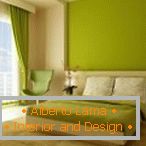 Поєднання зеленого з бежевим в інтер'єрі спальні