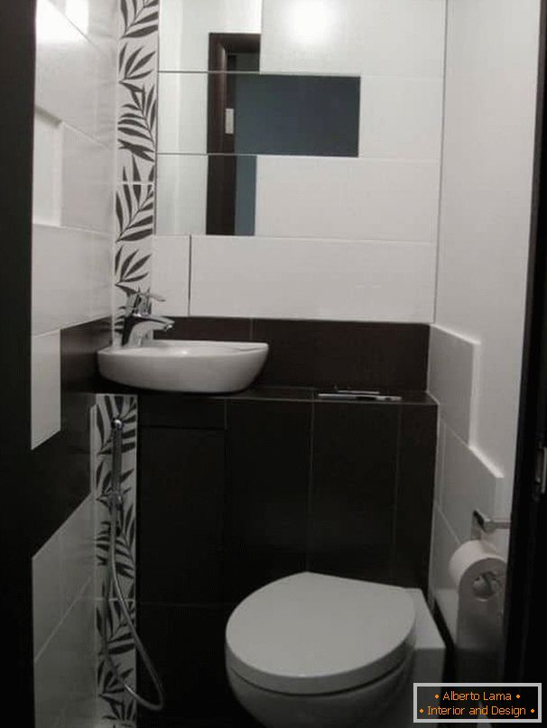 Туалет в стилі Хай-тек з гігієнічним душем