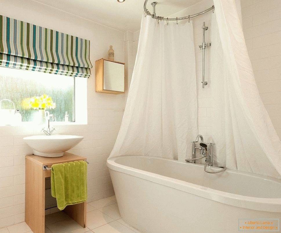 Римські штори в інтер'єрі ванної кімнати
