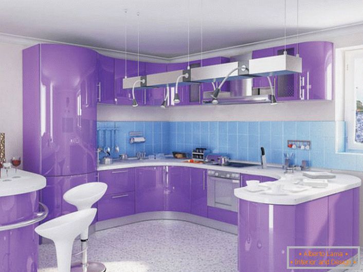 Шикарна кухня в світло-фіолетових тонах в міській квартирі.