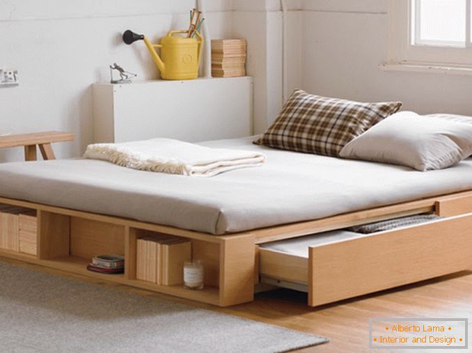 Ліжко з висувними ящиками в спальні