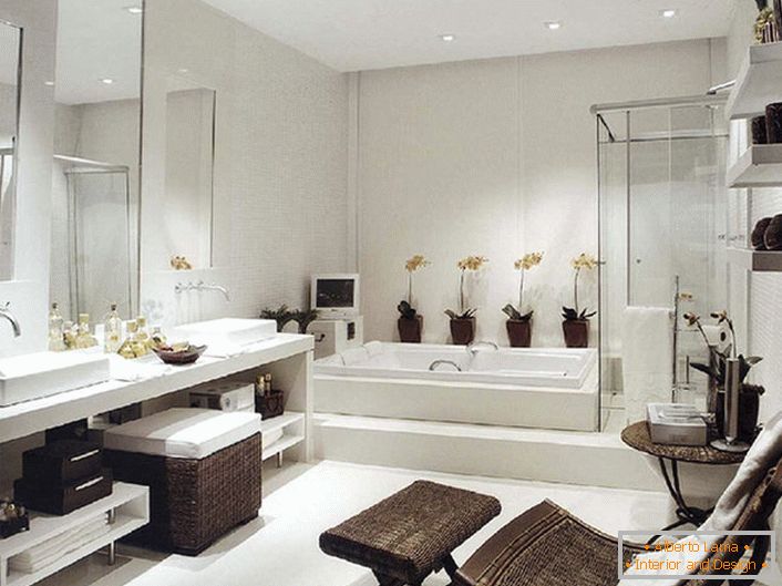 Шикарна ванна в стилі модерн. Незважаючи на достатню квадратуру меблі для ванної кімнати підібрана містка і функціональна. 