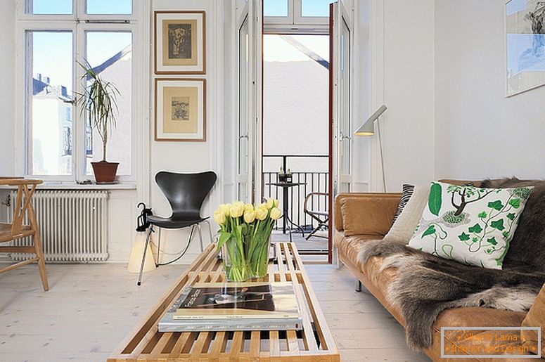 Вітальня розкішних невеликих апартаментів в Швеції