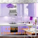Фіолетовий колір в дизайні кухні