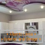 Дизайн фіолетовою кухні с натяжными потолками