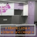 Дизайн маленької сіро-фіолетовою кухні