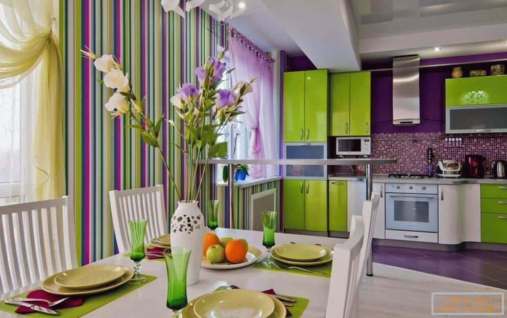 Дизайн зелено-фіолетового кухні