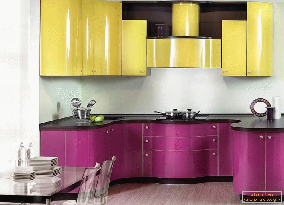 Фіолетово-жовта кухня в стилі модерн