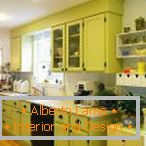 Меблі фісташки кольору на кухні