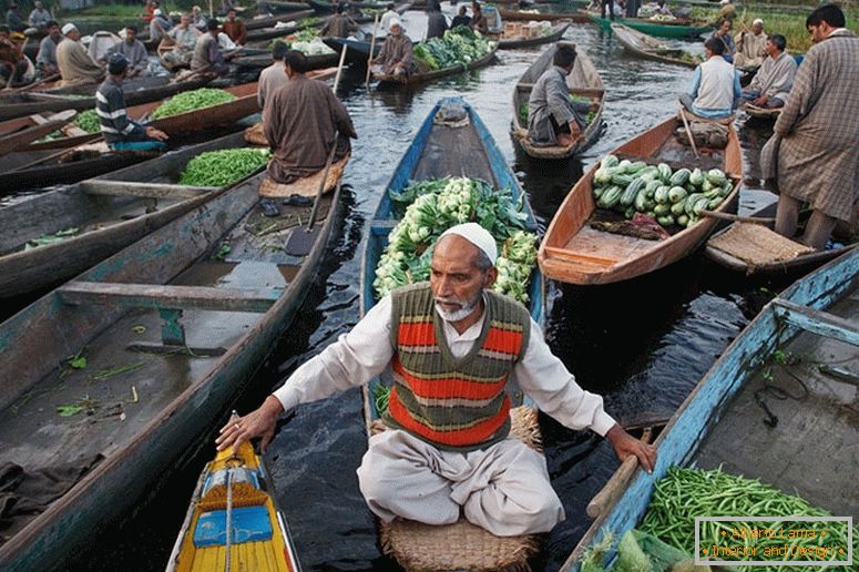 Продавець на човні, Індія