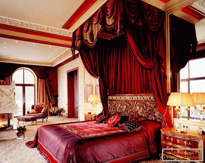 Масивний яскраво-червоний балдахін відмінно вписується в загальну картину інтер'єру. Цікаво поєднання балдахіна над ліжком і штор.