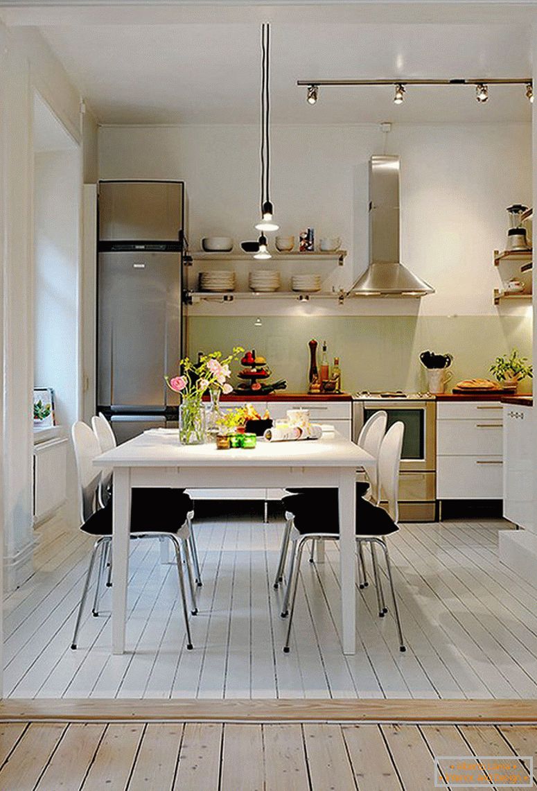 ретро-білий дизайн-на-маленький-кухня-плюс-трек-освітлення-також-чорний-їдальня-крісло-колодки-дизайн