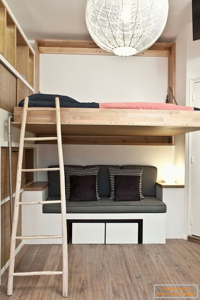 Двох'ярусне ліжко в інтер'єрі маленької квартири