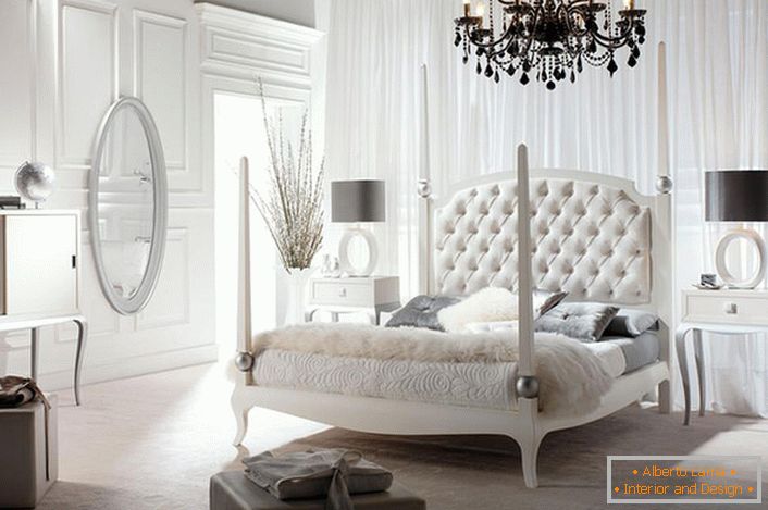 Розкішна, стильна спальня в стилі модерн з правильно підібраним освітленням. Недостатнє штучне освітлення створює в кімнаті романтичний напівтемрява.