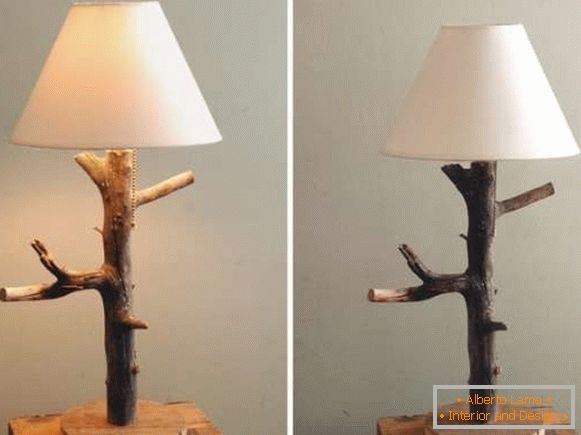 Саморобна настільна лампа з дерева - фото