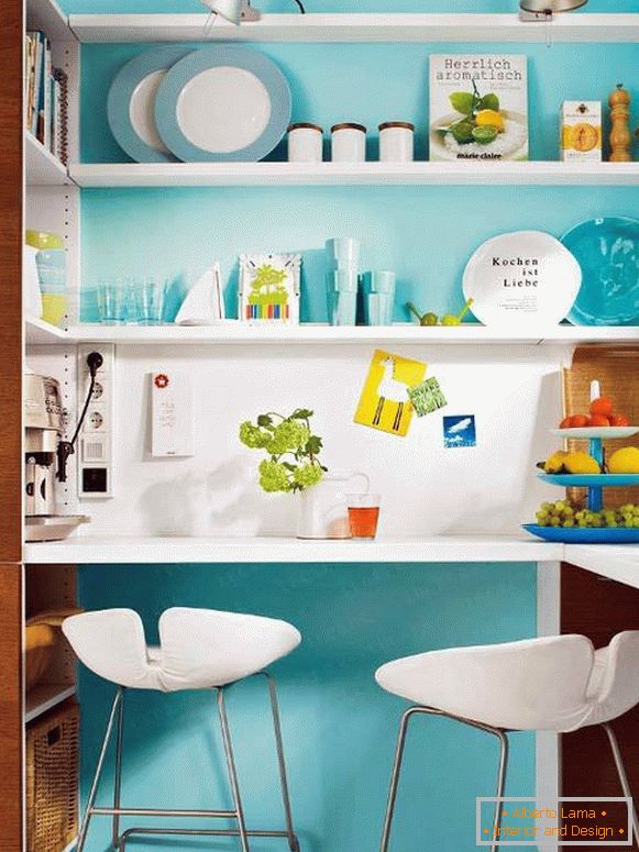 Інтер'єр маленької кухні в бірюзовому кольорі