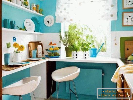 Інтер'єр маленької кухні в бірюзовому кольорі