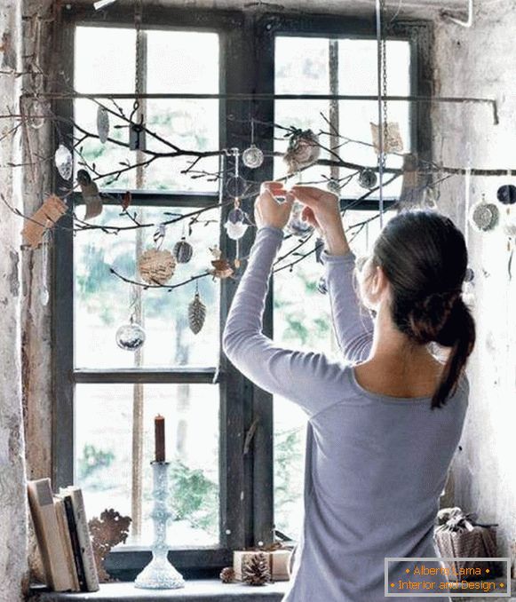 Як прикрасити вікно до Нового року - незвичайні ідеї з гілками