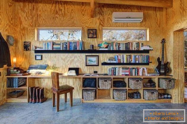 Маленький недорогий дерев'яний будинок в США: «деловая» зона